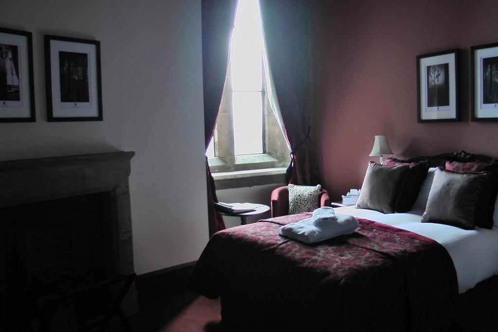 Peckforton Castle Tarporley Quarto foto